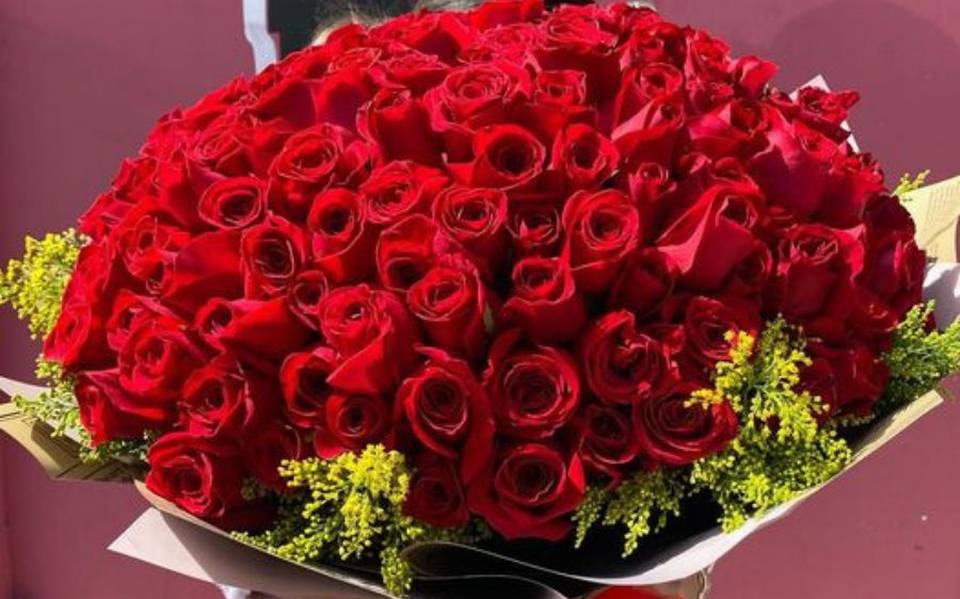 100 Rosas - Ramo de rosas rojas - Florería en Tijuana