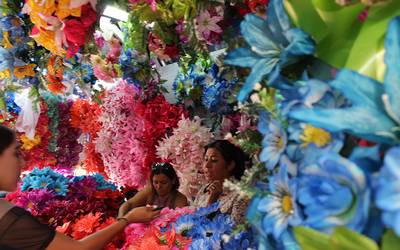 Comerciantes reportan buena venta de coronas de flores por el Día de Muertos  - El Sol de Hermosillo | Noticias Locales, Policiacas, sobre México, Sonora  y el Mundo